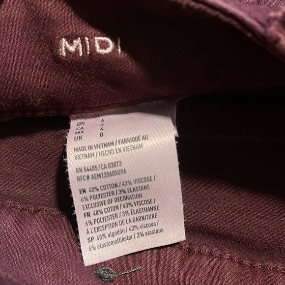 AMERICAN EAGLE SUPER STRETCH MAROON SHORTS (4) - Picture 5 of 6